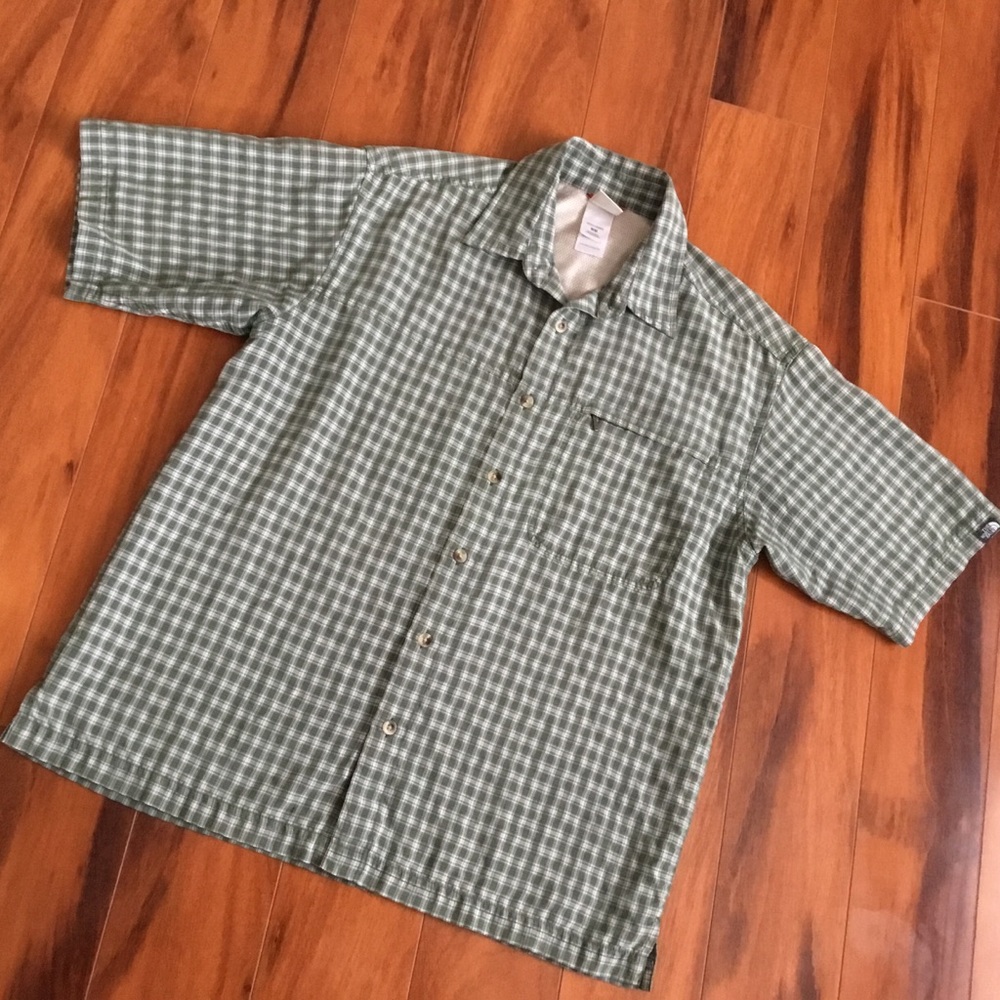 The North Face Men’s SZ medium Button Front Shirt Zipped chest pocket